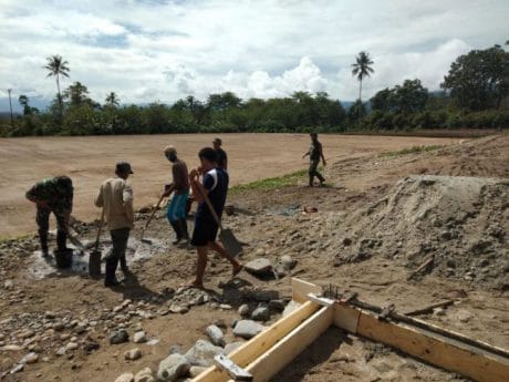Bukan Halangan Aparat Desa Turut Bekerja Keras Selesaikan Sasaran TMMD 104