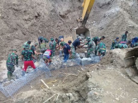 Induk Semang Berikan Kenyaman Bagi Satgas TMMD 104