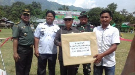 Bantuan sarana olahraga untuk warga Desa Tungka