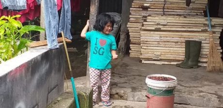 Dengan senang hati dan wajah ceria