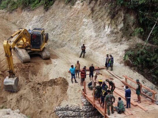 Jalan Penghubung Baru Berkat TMMD Gotong Royong dengan Warga