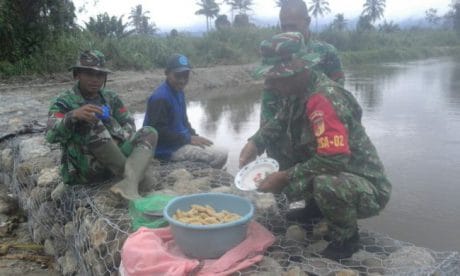 Babinsa Sukses Memancing Tawa