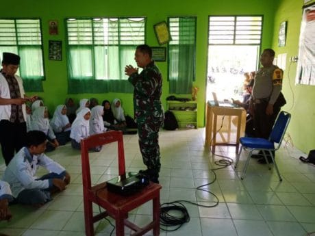 Berkumpul Bersama Remaja, Pelda Sudiyono Beri Wawasan