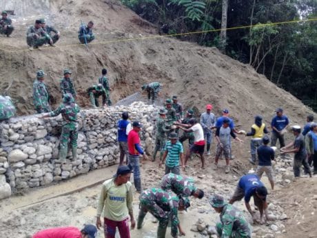 Satgas Tetap Lakukan Tugasnya Demi Suksesnya TMMD