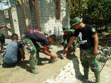 Askar Dapatkan RTLH Program TMMD 104