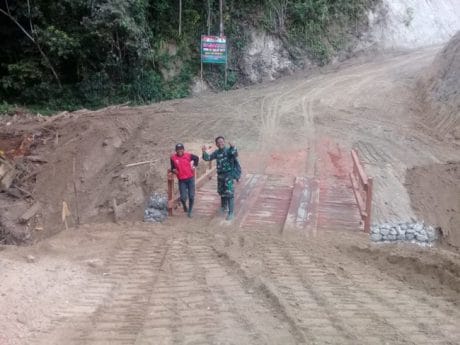 Pembangunan Jembatan Akhirnya Mulai Terlihat Hasilnya” Berkat kerja keras anggota Satgas TMMD ke – 104 Dan Masyarakat