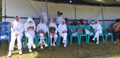 Tim Kesehatan TMMD 104 Cek Kesehatan Warga