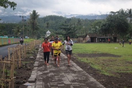 Joging Track Karya TMMD Ke 104 Kodeim 0824/Jember, Mulai Mengundang Kegemaran Masyarakat Untuk Berolah Raga
