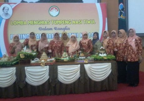 Peringatan hari Kartini di tanah kelahiran SBY, Ny Bety Yuliawati Soko Wiyono pimpin Lomba Tumpeng Tiwul