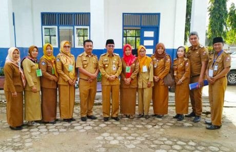 Wabup Lampura Pantau Pelaksanan UNKP dan UNBK Di SMPN 4 Kotabumi