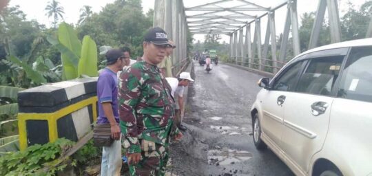 Dengan Gotong Royong menunjukan kemanunggalan TNI bersama Rakyat