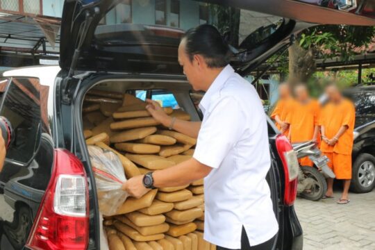 Penyelundupan 300 Kg Ganja di Antara Limbah Medis Digagalkan BNN