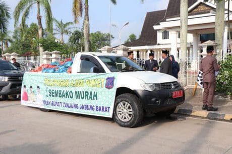 Jelang Idul Fitri, Bupati Lepas 4000 Sembako Murah