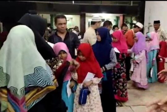 Tokoh Maluku Umar Kei Berbagi Berkah Untuk Anak Yatim Piatu