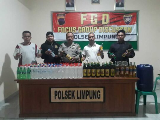 Jelang Ramadan, Polisi Sita Ratusan Botol Miras