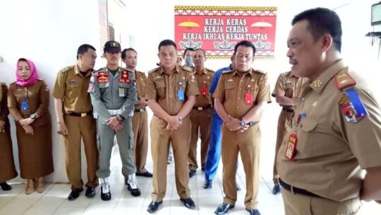 Hari Pertama Kerja Di Bulan Ramadhan, Pj Sekda Lampura Lakukan Sidak