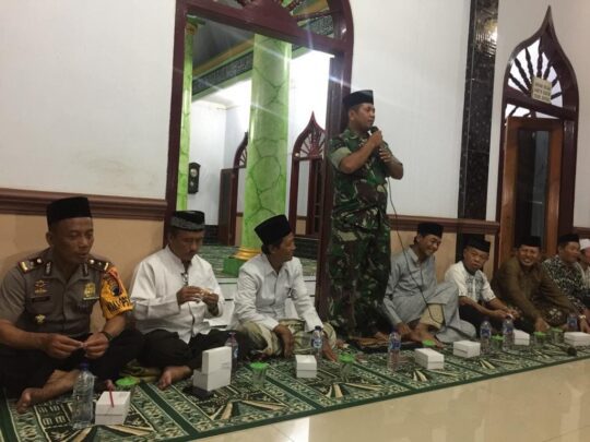 Pada Saat Kegiatan Tarling Dandim Batang Serahkan Bantuan Untuk Yatim Piatu dan Dhu’afa