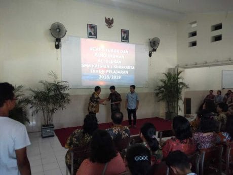 Babinsa Kraton Ingatkan Kepada Siswa yang Lulus untuk Tidak Konvoi dan Coret-Coret