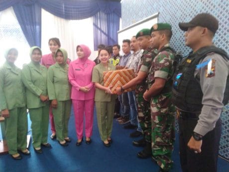 Ketua Persit KCK Cabang L Kodim 0735/Surakarta Kunjungi Posko Pam Lebaran