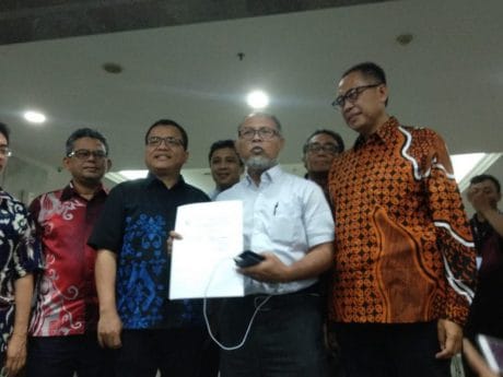 “Ma’ruf Amin Bisa Didiskualifikasi Lantaran Masih Ketua Dewan Pengawas Syariah Pada Dua Bank”