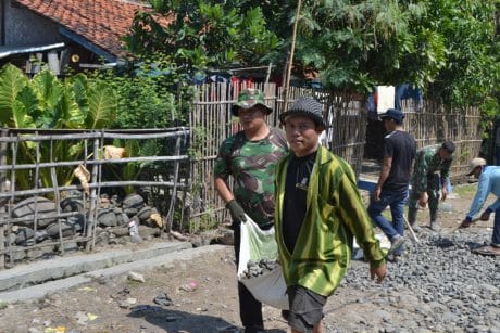 .Lihatlah Akurnya TNI Dan Rakyat Dalam Program TMMD Tegal