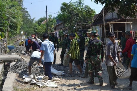 20 Dum Truck Material Jalan Hari Ini Usai Di Distribusikan