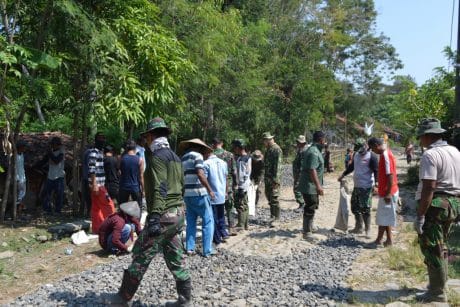 Selain Ditata,Material Jalan Makadam Diperkeras