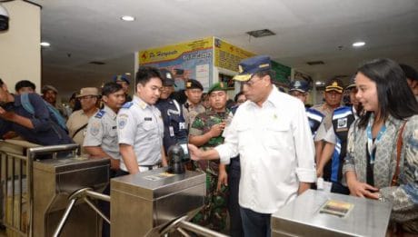 Tanpa Antri, Menhub Minta Penjualan Tiket Bus Online Dioptimalkan