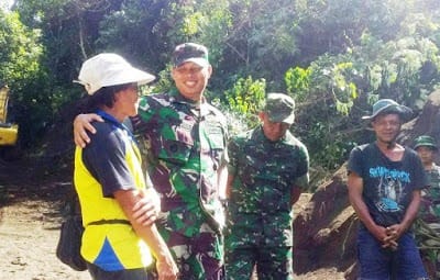 BEGINILAH KEDEKATAN DANSATGAS TMMD 105 KODIM 1310/BITUNG DENGAN WARGA SETEMPAT