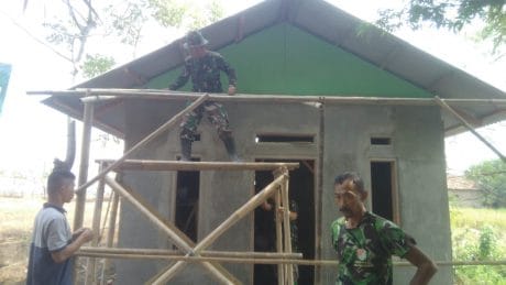 Pacu Selesaikan Pengecoran Jalan, Satgas TMMD Kembali Mengecor Jalan