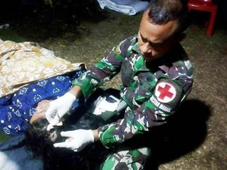 SATGAS TMMD KE-105 KODIM 1310/BITUNG, BERIKAN LAYANAN KESEHATAN GRATIS BAGI WARGA DUASUDARA