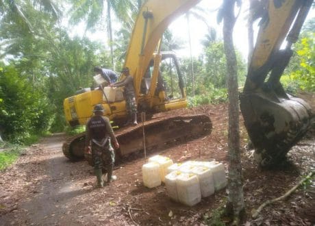 BBM UNTUK ALAT BERAT SELALU STAND BY UNTUK KELANCARAN KERJA