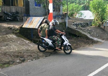 TUGAS RUTIN SETIAP PAGI, PRADA ARWIN MENGANTAR IBUNYA KE PASAR