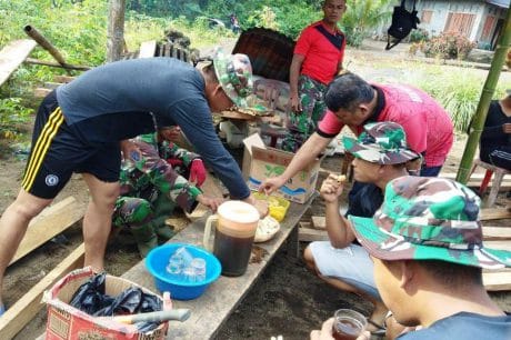 PISANG GORENG DAN UBI REBUS, JADI PENYEMANGAT SATGAS TMMD