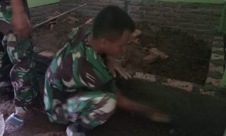 Lagi,  Rumah Warga Direhab TNI Satgas TMMD