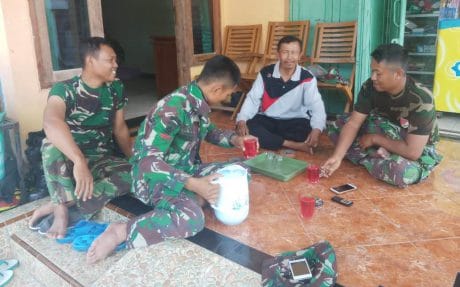 Demi Manunggal Dengan Rakyat, Satgas TMMD Rela Tidur “Beralaskan Tikar”