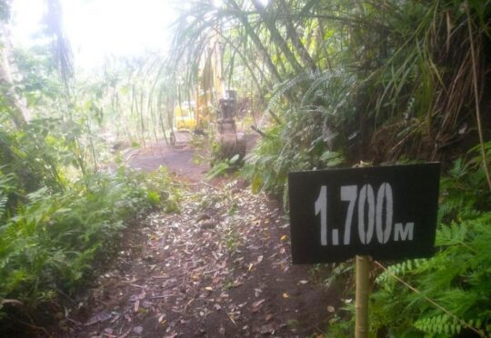 PERPENDEK JARAK TEMPUH, SATGAS TMMD 105 BUKA JALAN TEMBUS
