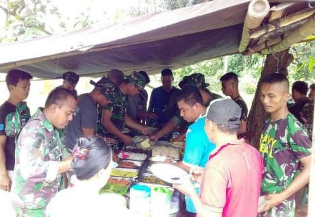 KOMPAK DAN MENYATU, KERJA BERSAMA, MAKAN BERSAMA