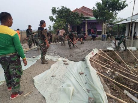 Kakek 75 Tahun Giat Bantu Satgas TMMD, Ini Tanggapan Kapendam Jaya