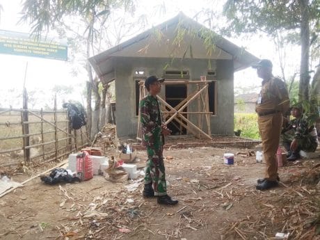 Kunjungi Bedah Rumah Jumroh, Camat Kronjo Terperangah