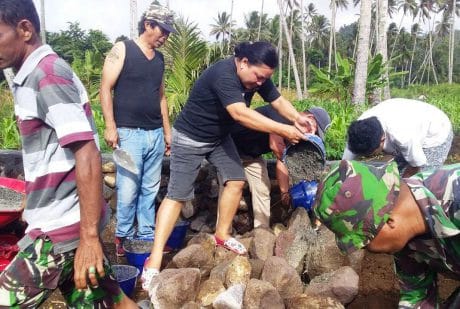 SASARAN FISIK TMMD 105 KODIM 1310/BITUNG, DISERBU IBU-IBU