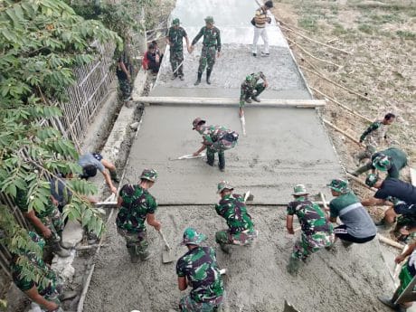 Tak Disangka, Tentara Cukup Profesional Membangun Jalan