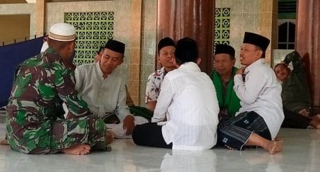 Bertugas Sambil Ngaji di Desa Sasaran TMMD