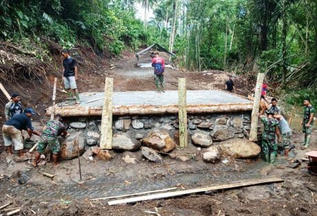 KEBERADAAN SATGAS TMMD DI KELURAHAN DUASUDARA SANGAT DITERIMA DI TENGAH MASYARAKAT