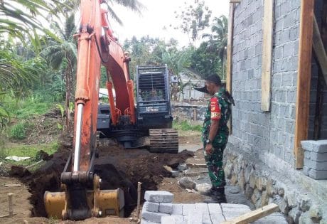 PERCEPAT PENGGALIAN SEPTIC TANK, DAN SSK KERAHKAN ALAT BERAT