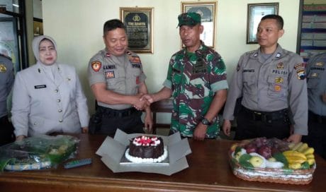 Ucapkan HUT Bhayankara Sembari Koordinasi TMMD