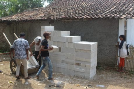 Material Bedah Rumah Jumroh Berdatangan