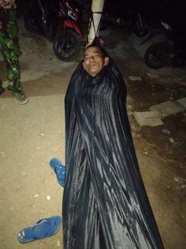 Prajurit TMMD Begitu Militan Tunggu Pengecoran Tidur Selimut Kain Plastik