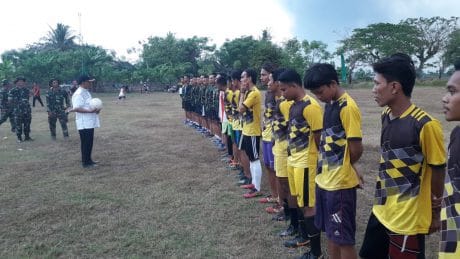 Jalin Keakraban Satgas TMMD 105 Gelar Pertandingan Sepak Bola