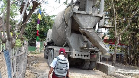 Tinggal Sedikit Lagi Pekerjaan Cor Jalan Selesai